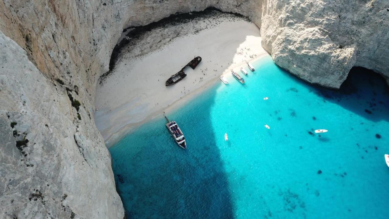 Villa Antonis Deluxe Apartments Amoudi Eksteriør billede
