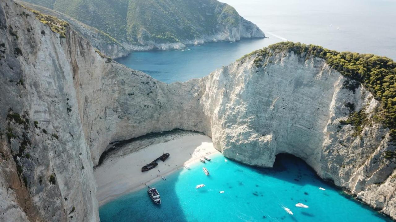 Villa Antonis Deluxe Apartments Amoudi Eksteriør billede