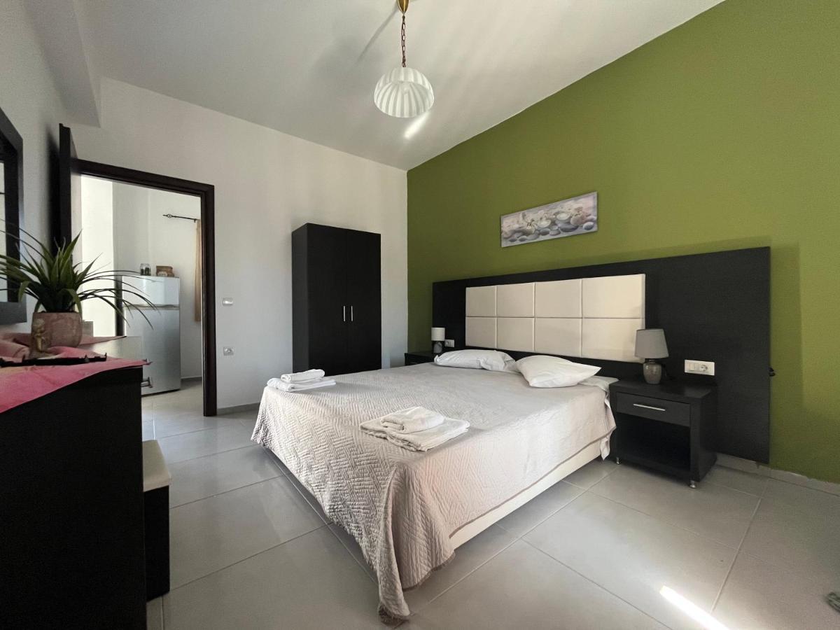 Villa Antonis Deluxe Apartments Amoudi Eksteriør billede