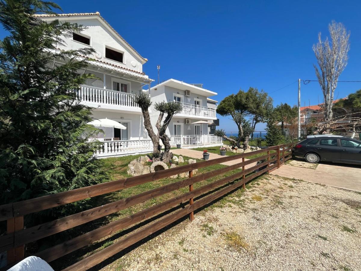 Villa Antonis Deluxe Apartments Amoudi Eksteriør billede