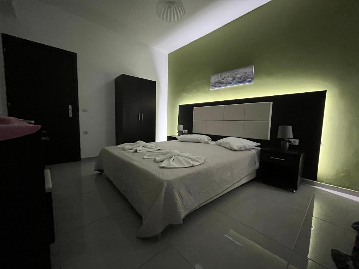 Villa Antonis Deluxe Apartments Amoudi Eksteriør billede
