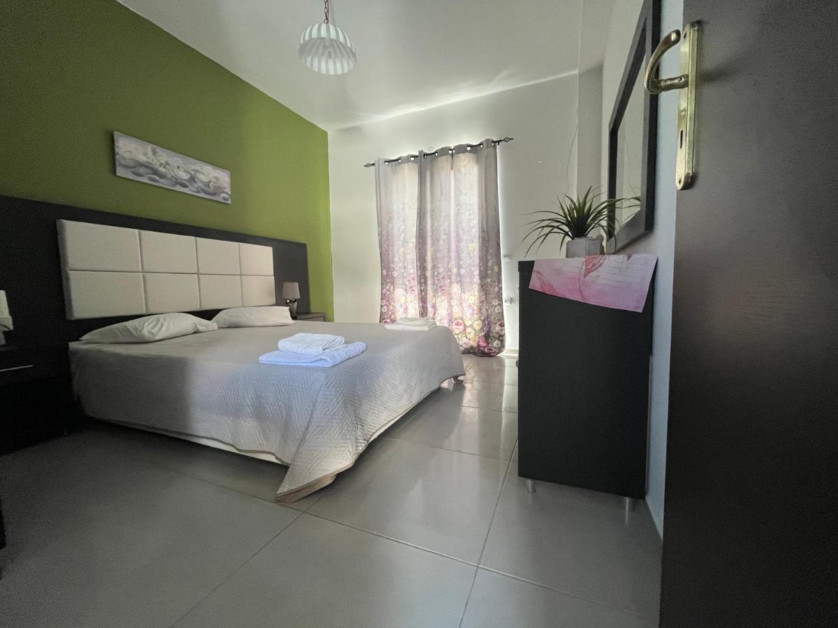 Villa Antonis Deluxe Apartments Amoudi Eksteriør billede