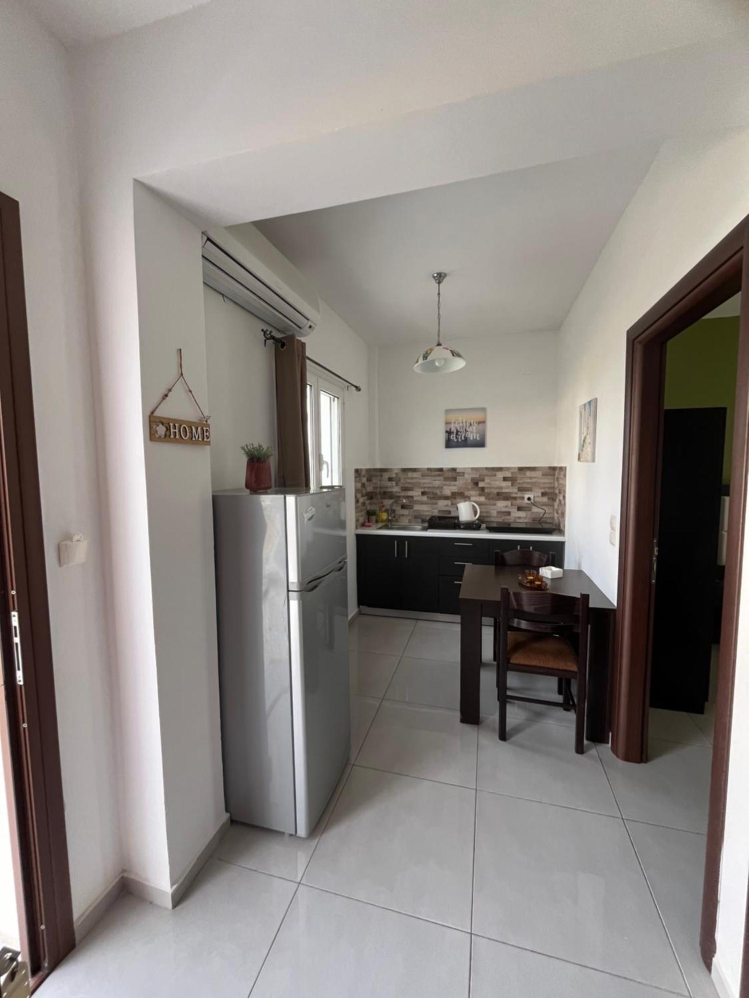 Villa Antonis Deluxe Apartments Amoudi Eksteriør billede