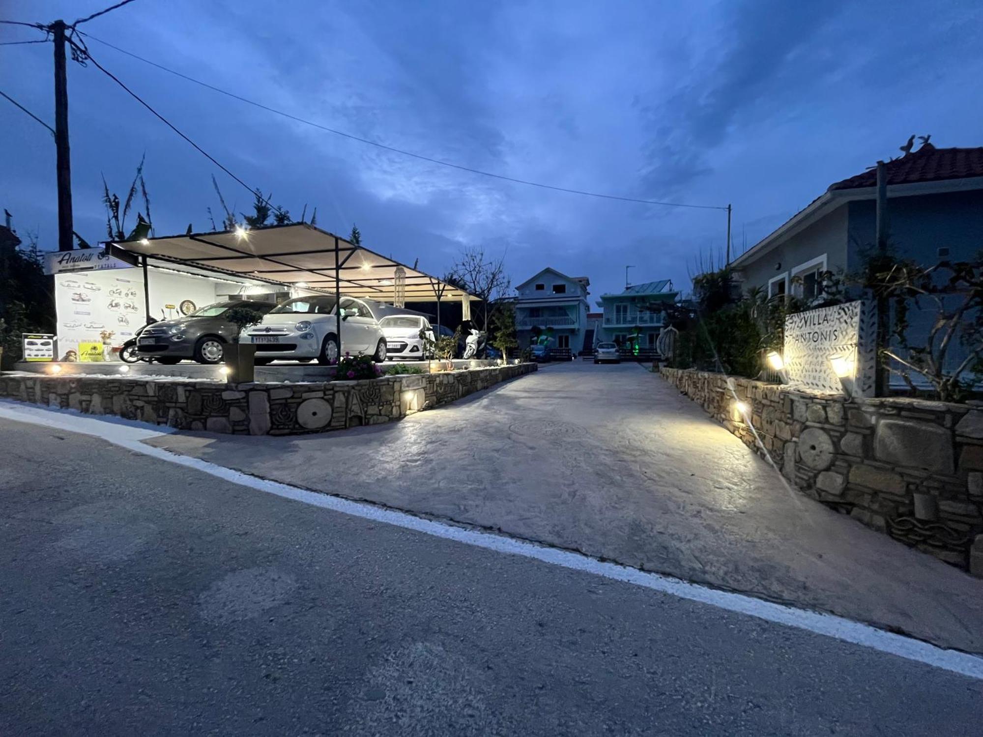 Villa Antonis Deluxe Apartments Amoudi Eksteriør billede