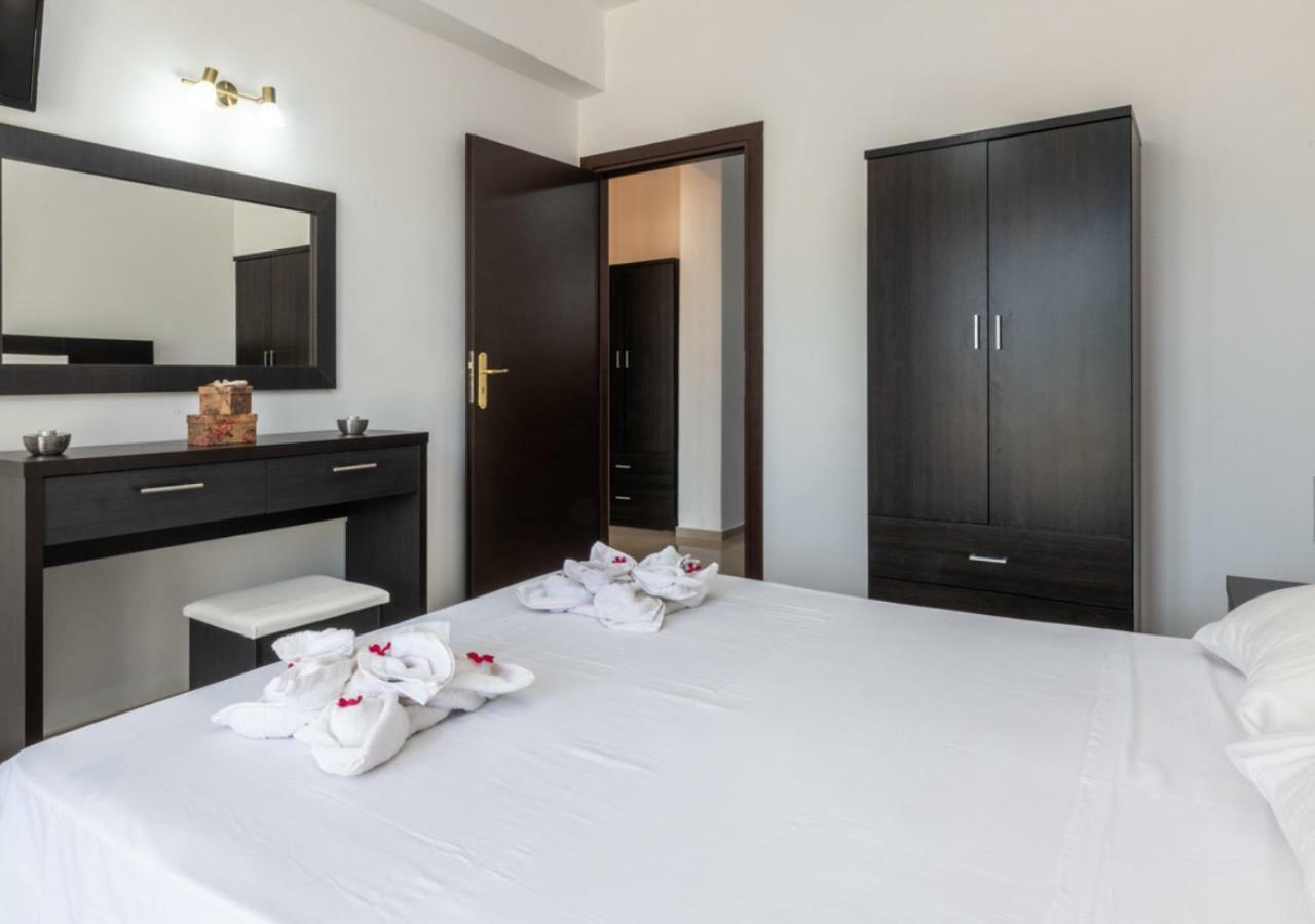 Villa Antonis Deluxe Apartments Amoudi Eksteriør billede