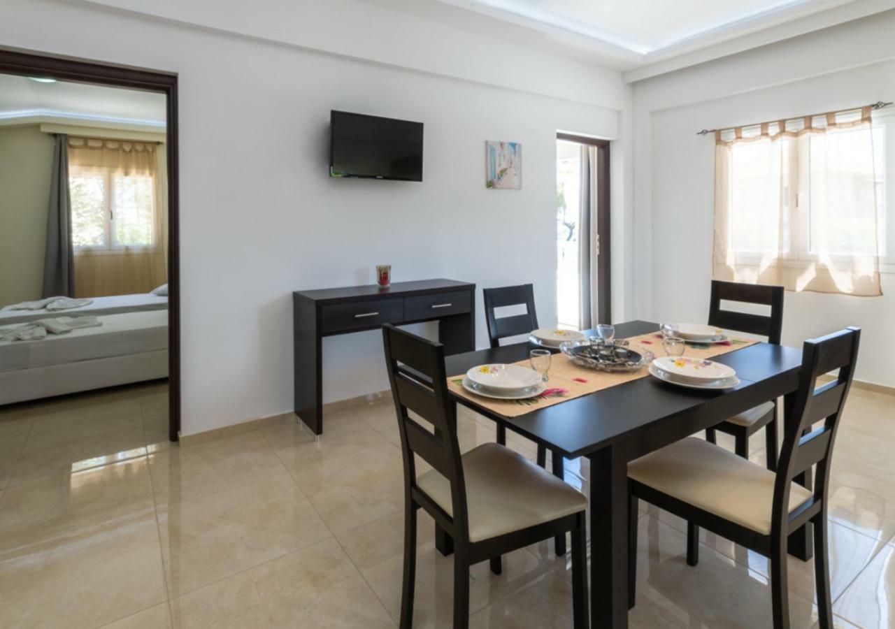 Villa Antonis Deluxe Apartments Amoudi Eksteriør billede