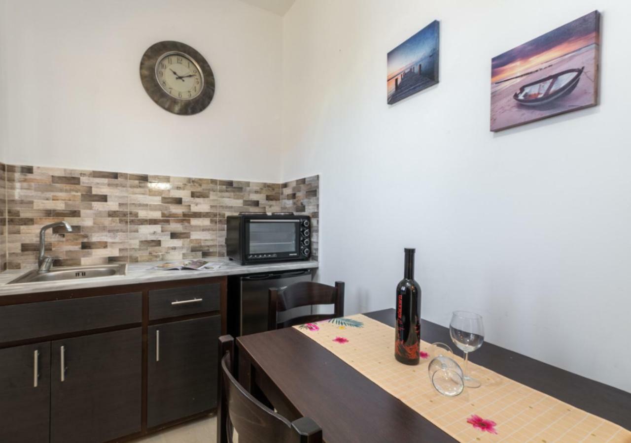 Villa Antonis Deluxe Apartments Amoudi Eksteriør billede