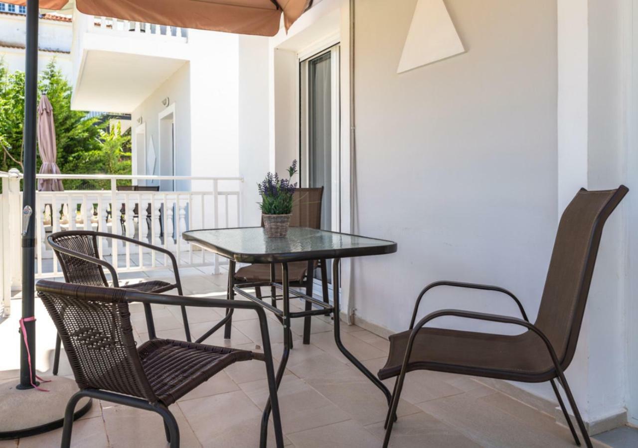 Villa Antonis Deluxe Apartments Amoudi Eksteriør billede