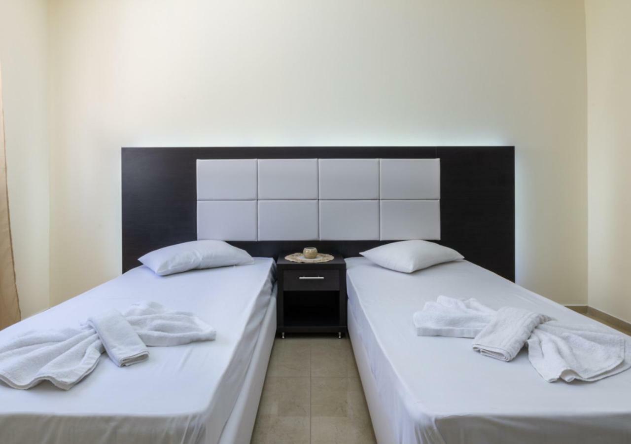 Villa Antonis Deluxe Apartments Amoudi Eksteriør billede