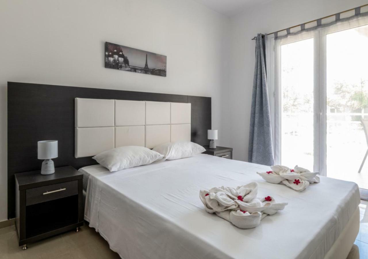 Villa Antonis Deluxe Apartments Amoudi Eksteriør billede