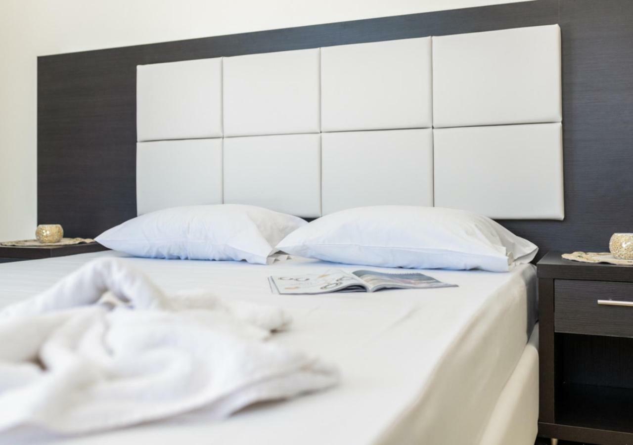 Villa Antonis Deluxe Apartments Amoudi Eksteriør billede