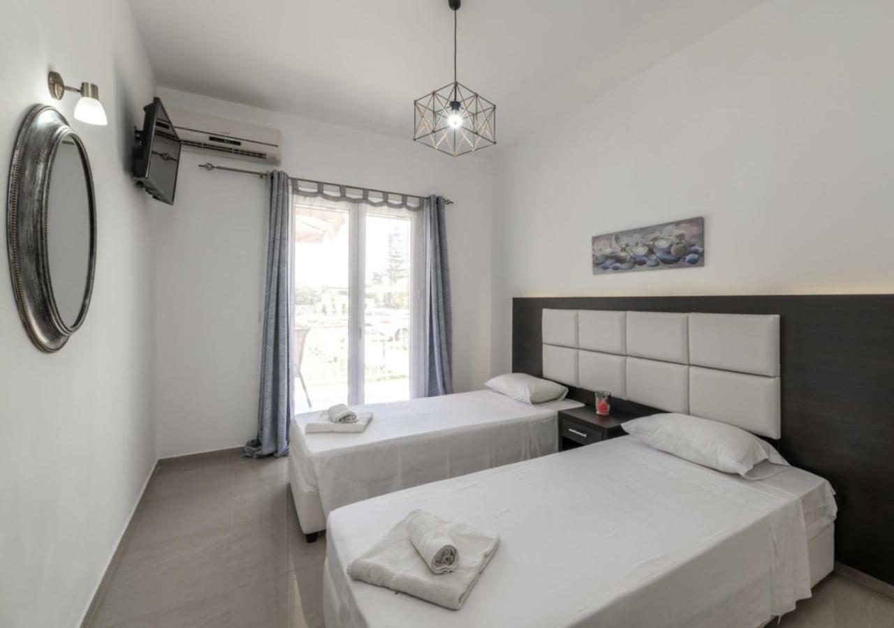 Villa Antonis Deluxe Apartments Amoudi Eksteriør billede