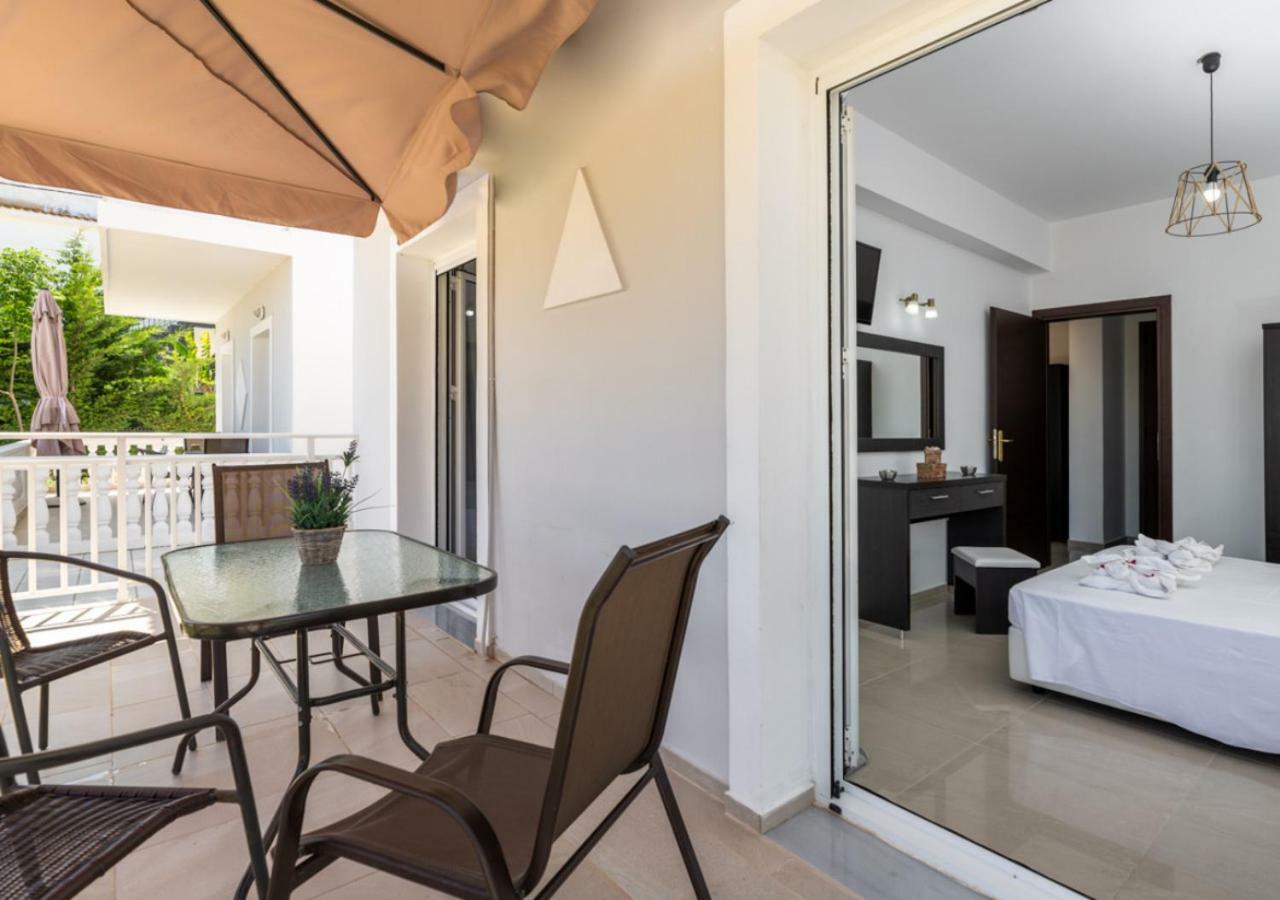Villa Antonis Deluxe Apartments Amoudi Eksteriør billede